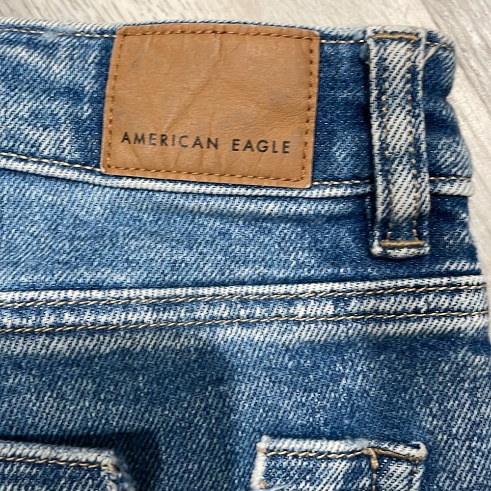 American Eagle 🦅 MOM Jean - Picture 7 of 9